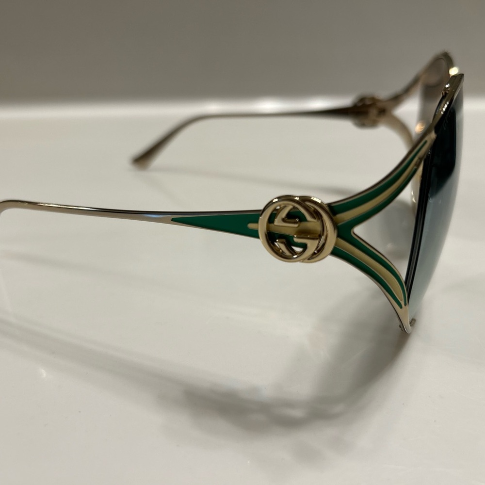 Gucci
63mm Gradient Oversize
Open Temple Round
Sunglasses - Picture 3 of 11